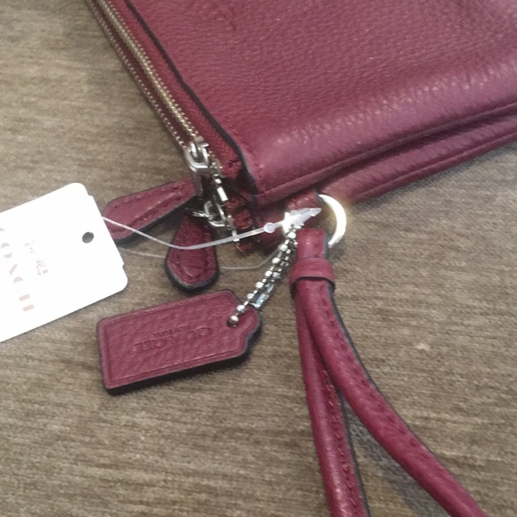 New! Coach Burgundy Pebble Leather Double Corner Zip Wristlet Wallet - Picture 5 of 15